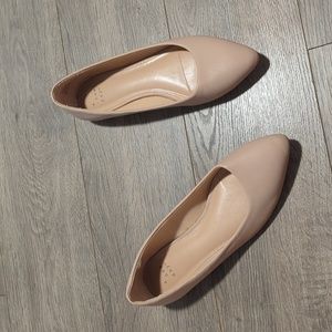 A New Day cream pointed toe flats